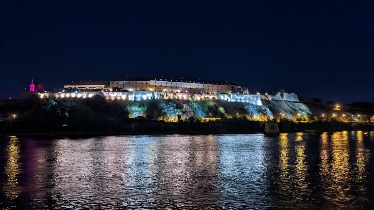 נובי סאד Center, Private Garage, Danube & Fortress, 3 Bdrm 2 Bath מראה חיצוני תמונה